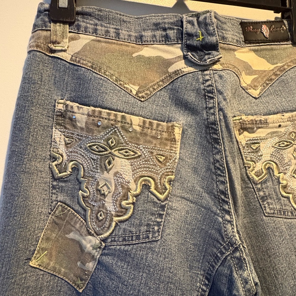 Gorgeous Embroidered Women's Jeans - Picture 9 of 16